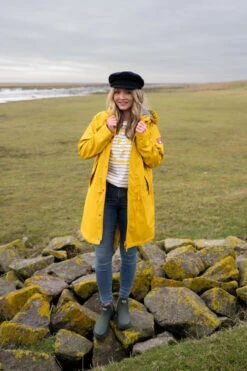 Derbe Traveby Friese Fisher Gelb Damen Friesennerz Nachhaltig -Derbi Kleidung Geschaft 12524 5 1280x1280