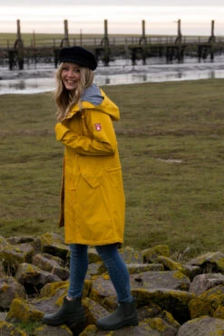 Derbe Traveby Friese Fisher Gelb Damen Friesennerz Nachhaltig -Derbi Kleidung Geschaft 12524 6 1280x1280