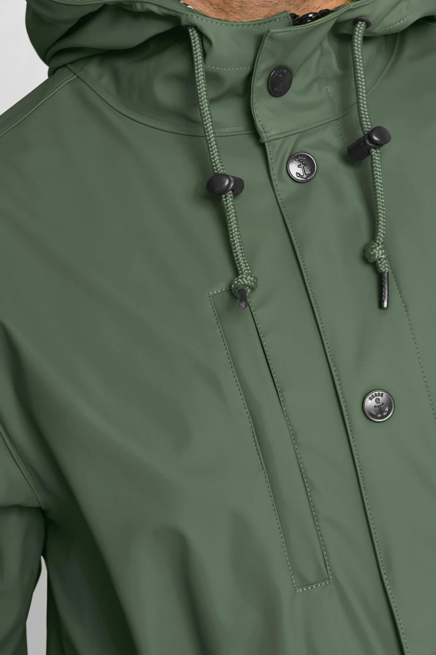 Derbe Passby Fisher Oliv Herren Regenjacke 7 Derbe Passby Fisher Oliv Herren Regenjacke – Bild 5