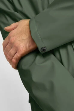 Derbe Passby Fisher Oliv Herren Regenjacke 15 Derbe Passby Fisher Oliv Herren Regenjacke -Derbi Kleidung Geschaft 13285 5 1280x1280