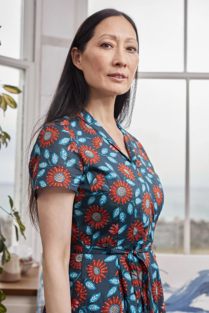 Seasalt Cornwall Top Terrace Dress Damen Kleid Woodcut Sunflower Night Blumen 5 Seasalt Cornwall Top Terrace Dress Damen Kleid Woodcut Sunflower Night Blumen – Bild 3