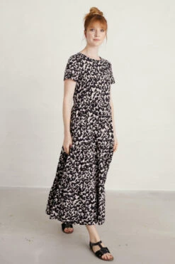 Seasalt Cornwall Line Strokes Dress Damen Kleid Rose Silhouette Black Schwarz -Derbi Kleidung Geschaft 13802 1 1280x1280