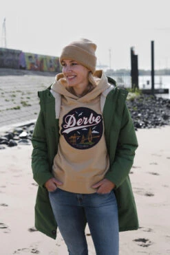 Derbe Hafenbrücke Hoodie Damen Pullover Caramel Ocker Hellbraun -Derbi Kleidung Geschaft 13892 8 1280x1280