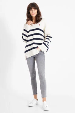 Derbe Kippes Damen Pullover Offwhite Navy Beige Blau Gestreift Strickpullover Baumwolle Nachhaltig 14 Derbe Kippes Damen Pullover Offwhite Navy Beige Blau Gestreift Strickpullover Baumwolle Nachhaltig -Derbi Kleidung Geschaft 13897 2 1280x1280
