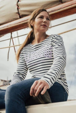 Derbe Hambourg Damen Langarmshirt Striped Offwhite Navy Beige Blau Gestreift -Derbi Kleidung Geschaft 14004 2 1280x1280