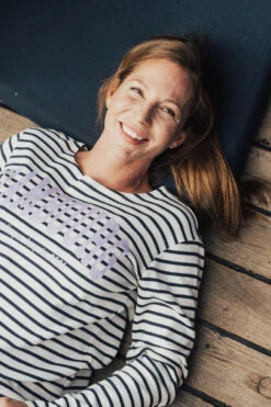 Derbe Hambourg Damen Langarmshirt Striped Offwhite Navy Beige Blau Gestreift -Derbi Kleidung Geschaft 14004 3 1280x1280