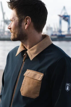 Derbe Kartby Herren Softshelljacke Navy Doe Dunkelblau Ocker -Derbi Kleidung Geschaft 14035 8 1280x1280