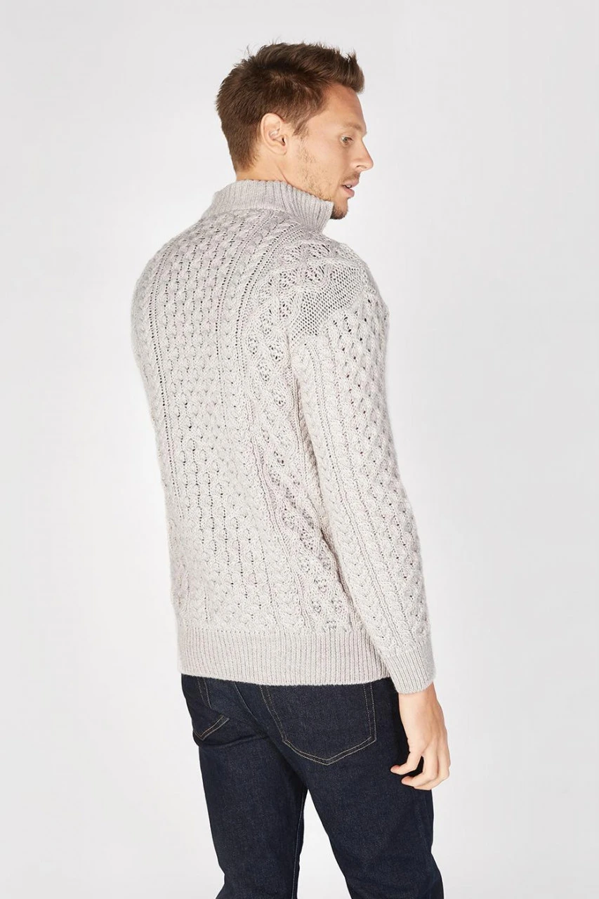 IrelandsEye Aran Troyer Dromore Grau Herren Pullover Silver Marl 5 IrelandsEye Aran Troyer Dromore Grau Herren Pullover Silver Marl – Bild 3