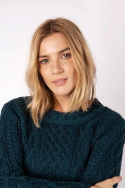 IrelandsEye Aran Spindle Petrol Damen Pullover Blau Atlantic Blue -Derbi Kleidung Geschaft 14070 2 1280x1280