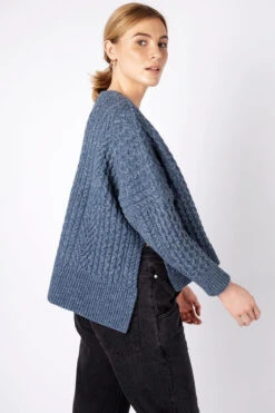 IrelandsEye Aran Sorrell Cropped Blau Damen Kurzer Pullover Seaspray -Derbi Kleidung Geschaft 14073 2 1280x1280