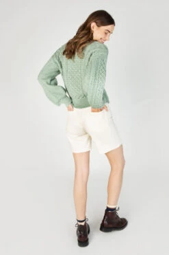IrelandsEye Aran Honeysuckle Hell Grün Kurzer Damen Pullover Sage Marl -Derbi Kleidung Geschaft 14074 2 1280x1280