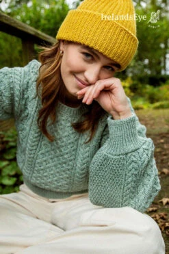 IrelandsEye Aran Honeysuckle Hell Grün Kurzer Damen Pullover Sage Marl -Derbi Kleidung Geschaft 14074 4 1280x1280