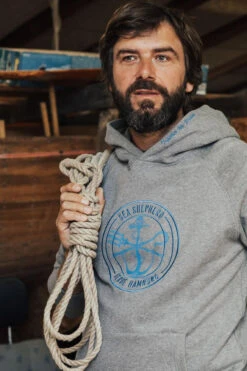 Derbe Zobel Sea Shepherd Gots Organic Herren Pullover Grey Melange Grau -Derbi Kleidung Geschaft 14100 4 1280x1280