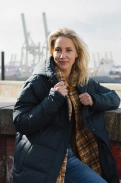 Derbe Puffholm Damen Wintermantel Navy Dunkelblau Steppmantel -Derbi Kleidung Geschaft 14170 6hOh4MiLPKMz2O 1280x1280