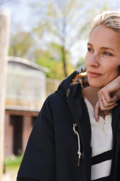 Derbe Friese Festholm Damen Winterjacke Navy Dunkelblau Check -Derbi Kleidung Geschaft 14200 8 1280x1280