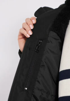 Derbe Friese Festholm Damen Winterjacke Schwarz Black -Derbi Kleidung Geschaft 14202 6sxEiurMgGiK3y 1280x1280