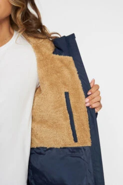 Derbe Interholm Long Cozy Damen Wintermantel Blau Dress Blue Caramel Puffer Jacket Teddy -Derbi Kleidung Geschaft 14210 4 1280x1280