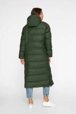 Derbe Interholm Long Cozy Damen Wintermantel Oliv Grün Kombu Green Black Puffer Jacket Teddy 10 Derbe Interholm Long Cozy Damen Wintermantel Oliv Grün Kombu Green Black Puffer Jacket Teddy -Derbi Kleidung Geschaft 14211 3 1280x1280