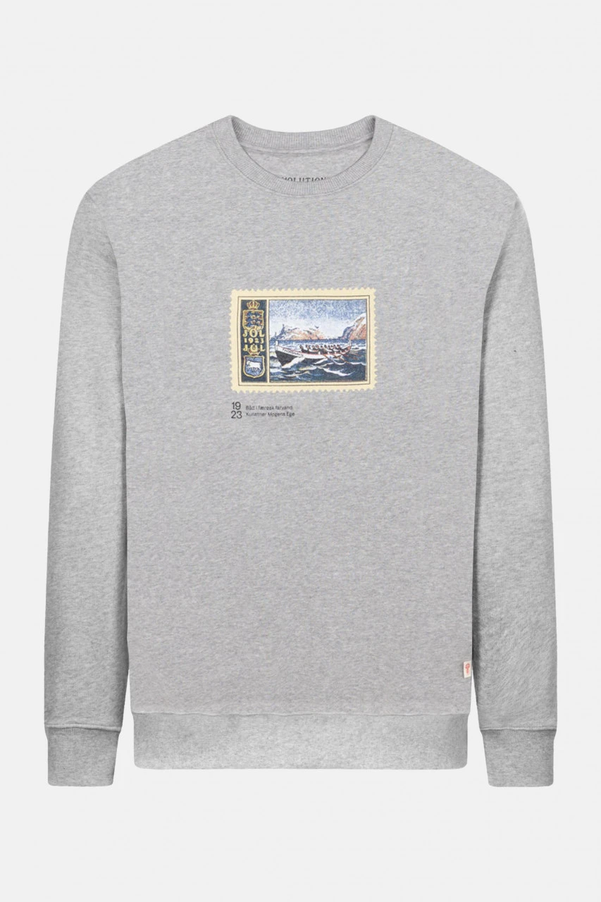 RVLT Revolution Herren Pullover Grau Schiff Briefmarke J23 Regular Crewneck 3 RVLT Revolution Herren Pullover Grau Schiff Briefmarke J23 Regular Crewneck