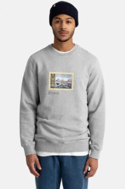 RVLT Revolution Herren Pullover Grau Schiff Briefmarke J23 Regular Crewneck 8 RVLT Revolution Herren Pullover Grau Schiff Briefmarke J23 Regular Crewneck -Derbi Kleidung Geschaft 14220 1 1280x1280