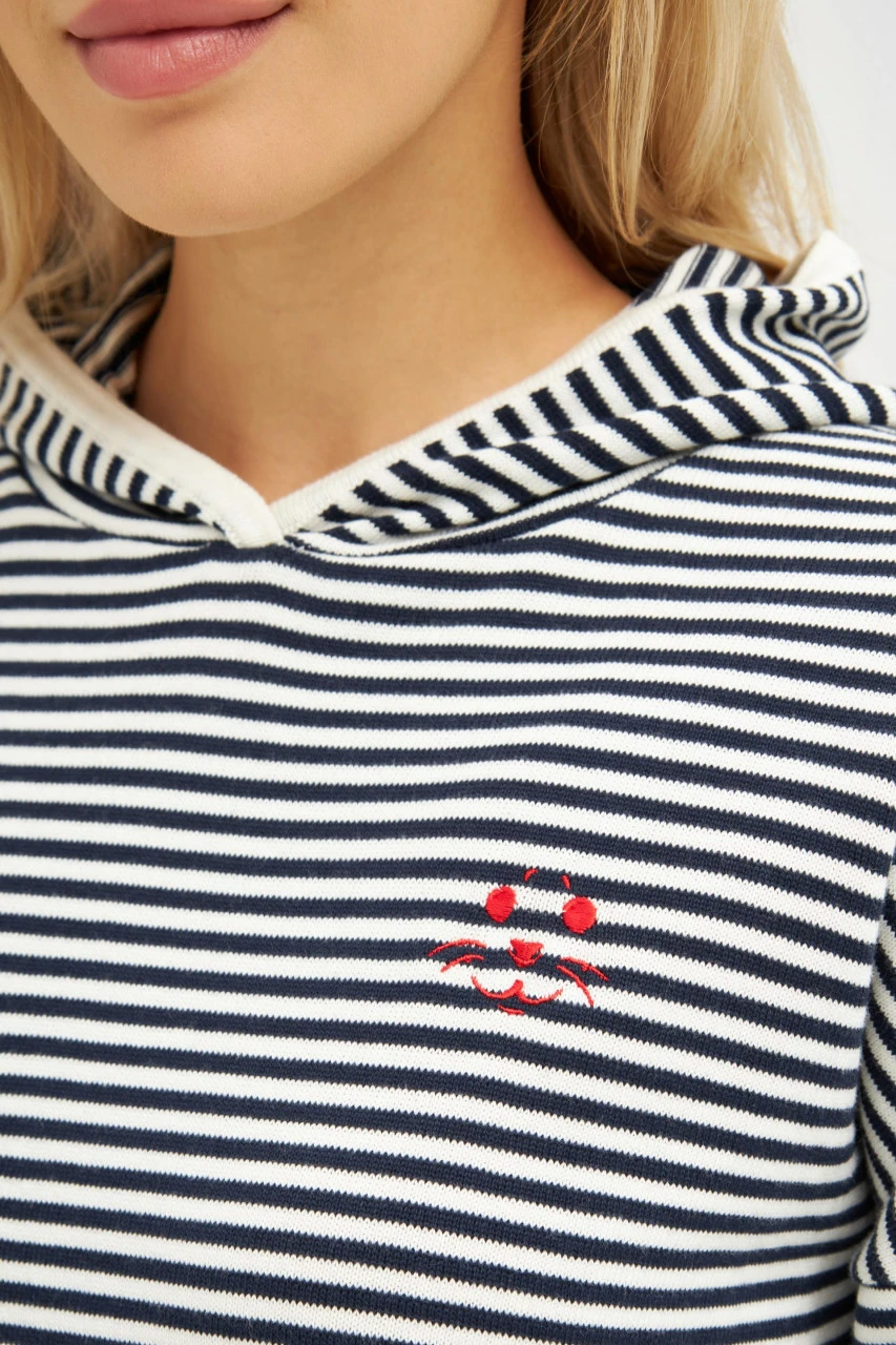 Derbe Robbenschnute Damen Hoodie Kapuzenpullover Gestreift Navy Dunkelblau Weiß Nachhaltig 7 Derbe Robbenschnute Damen Hoodie Kapuzenpullover Gestreift Navy Dunkelblau Weiß Nachhaltig – Bild 5