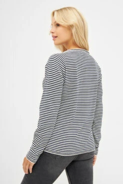 Derbe Robbenschnute Damen Pullover Gestreift Navy Dunkelblau Weiß Nachhaltig -Derbi Kleidung Geschaft 14239 2 1280x1280