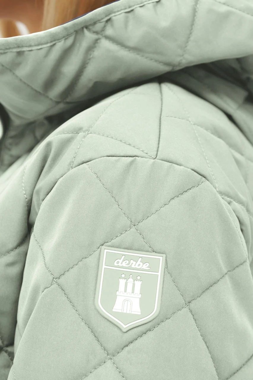 Derbe Quiltby Short Damen Jacke Hell Grün Laurel Green Nachhaltig 7 Derbe Quiltby Short Damen Jacke Hell Grün Laurel Green Nachhaltig – Bild 5