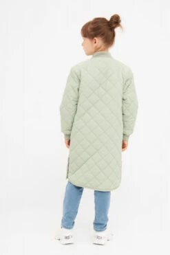 Derbe Quiltby Long Kids Jacke Kinder Hell Grün Laurel Green Nachhaltig 10 Derbe Quiltby Long Kids Jacke Kinder Hell Grün Laurel Green Nachhaltig -Derbi Kleidung Geschaft 14305 3 1280x1280