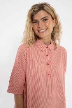 Danefae Damen Kleid Danane Rot Gestreift Seersucker Fischerhemd Blusenkleid -Derbi Kleidung Geschaft 14442 3 1280x1280