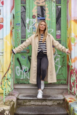 Derbe Trenchby Semolina Damen Regenjacke Beige Trenchcoat -Derbi Kleidung Geschaft 15021 Trenchby 1 1280x1280