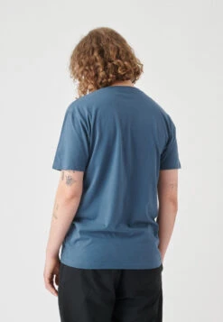 Cleptomanicx Herren T-Shirt Ligull Regular Blau -Derbi Kleidung Geschaft 15557 ss23 cxtslig blue wing mo pos 20 285 29 1280x1280