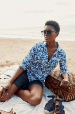 Seasalt Cornwall Larissa Damen Bluse Blau Weiß Strand -Derbi Kleidung Geschaft Larissa 20Shirt 20 E2 80 93 C2 A0Geo 20Sea 20Story 20Waterfront 20 20038 1280x1280