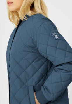 Derbe Quiltby Cozy Damen Steppjacke Blau -Derbi Kleidung Geschaft W 01 XX Quiltby 20Long Cozy 20orion 20blue navy 200160 9010 040 1280x1280