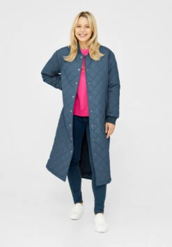 Derbe Quiltby Cozy Damen Steppjacke Blau -Derbi Kleidung Geschaft W 01 XX Quiltby 20Long Cozy 20orion 20blue navy 200160 9010 070 1280x1280